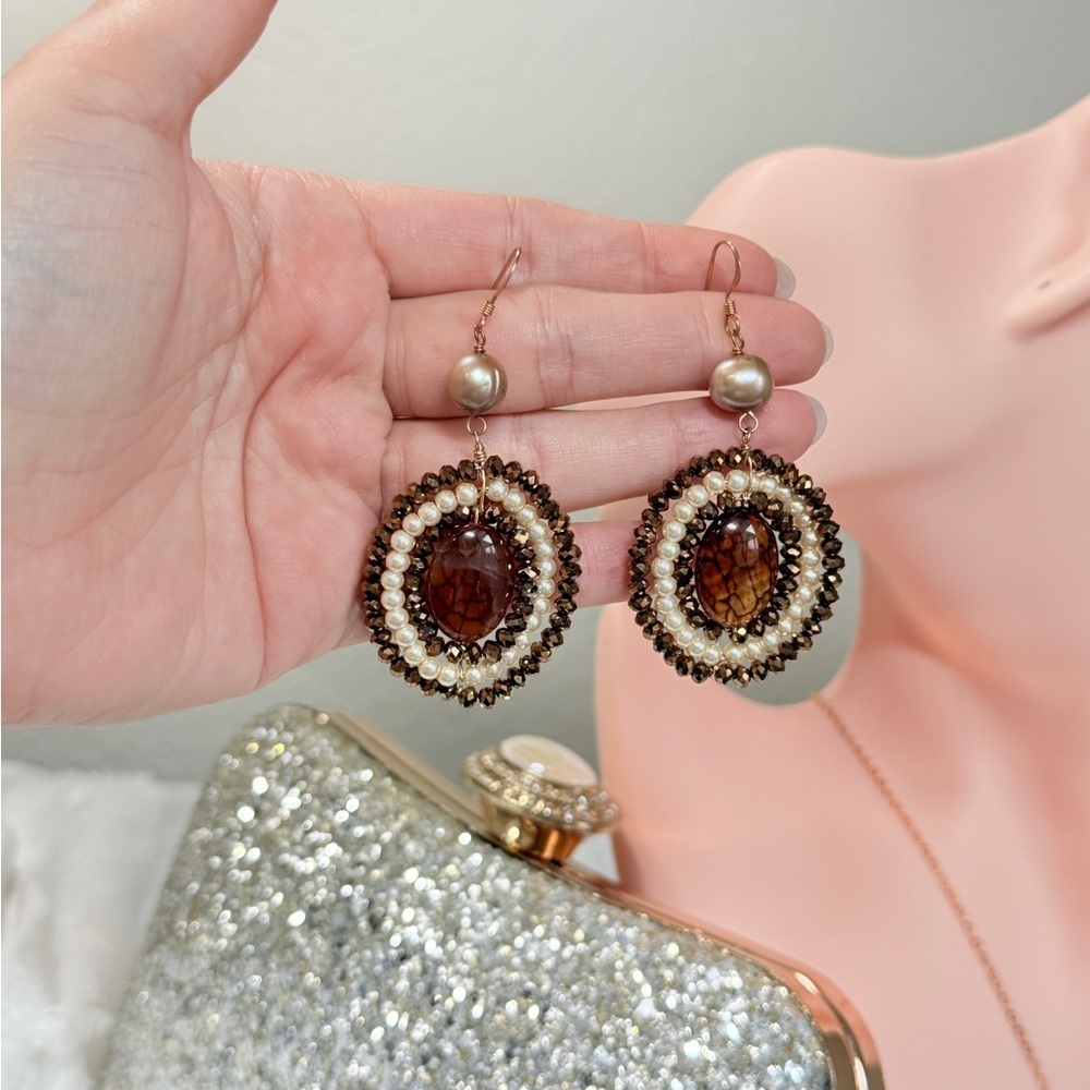 ⚜️ Elegant Brown and Cream Beaded Earrings - Picture 7 of 7